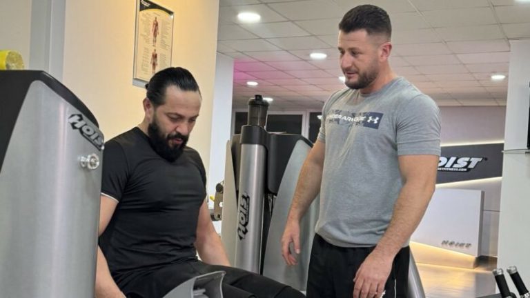 Trajneri mitrovicas Arbër Peci sfidon mitet e fitnesit: “Coca-Cola” mund t’ju ndihmojë të humbni peshë