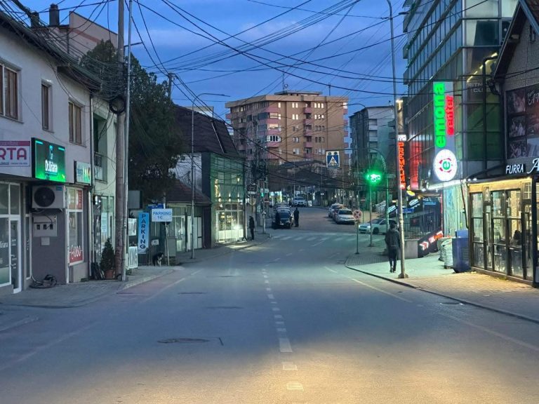 Plagoset me armë zjarri një person në Vushtrri