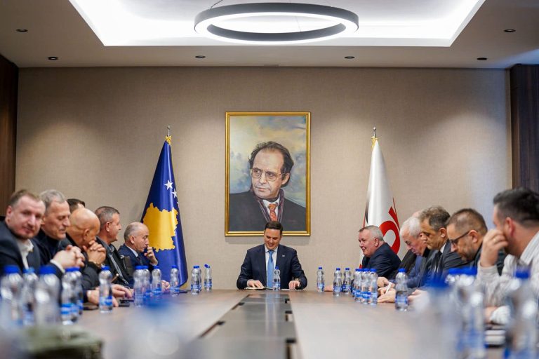 Mblidhet kryesia e LDK-së, Abdixhiku: Osmani ta dërgojë çështjen në Kushtetuese, s’duam më cirk 48 orësh