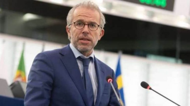 Eurodeputeti Reuten: Kosova të mos bjerë në provokime të Serbisë, s’duhet lejuar që kjo të ju udhëheqë agjendën tuaj