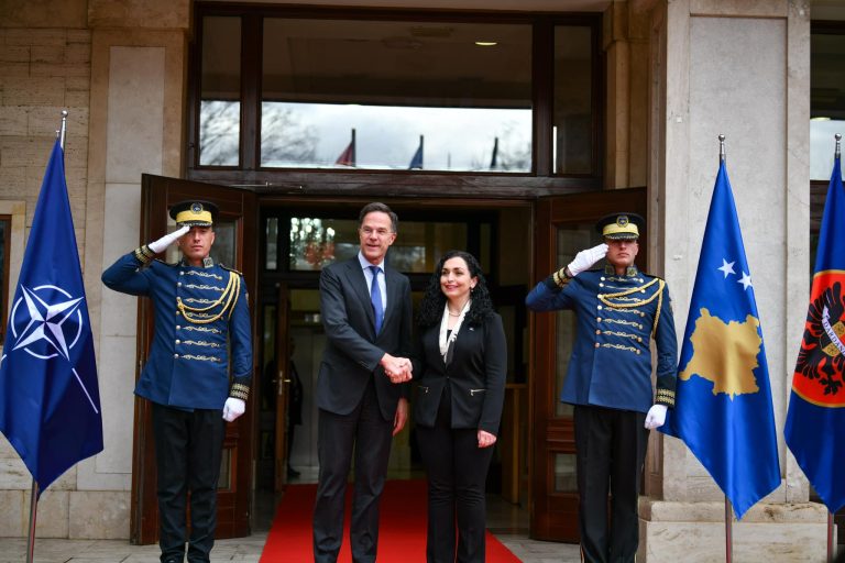 Sekretari Rutte thotë se Vjosa Osmani gëzon respekt në Bashkimin Evropian