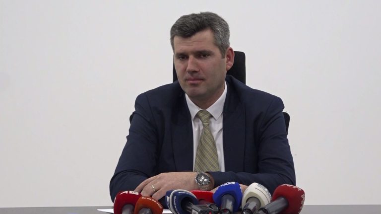 OEK: Pezullohet vendimi për daljen e bizneseve në treg të lirë të energjisë