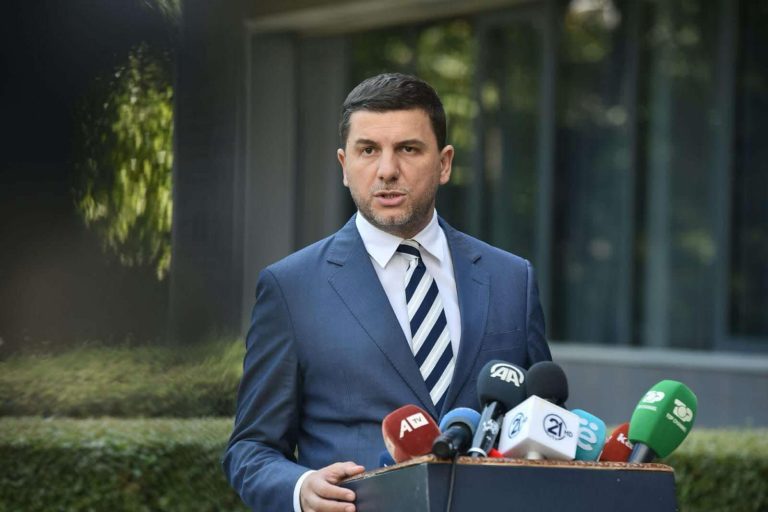 Krasniqi: Nëse VV-ja dështon, shumë shpejt jemi të gatshëm ta formojmë qeverinë e re