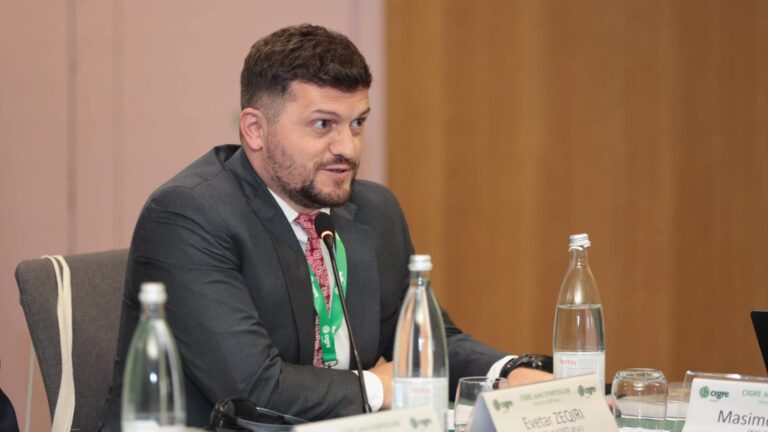 Pas skandaleve per dallavere me rrymën shkarkohet kryeshefi i KOST-it