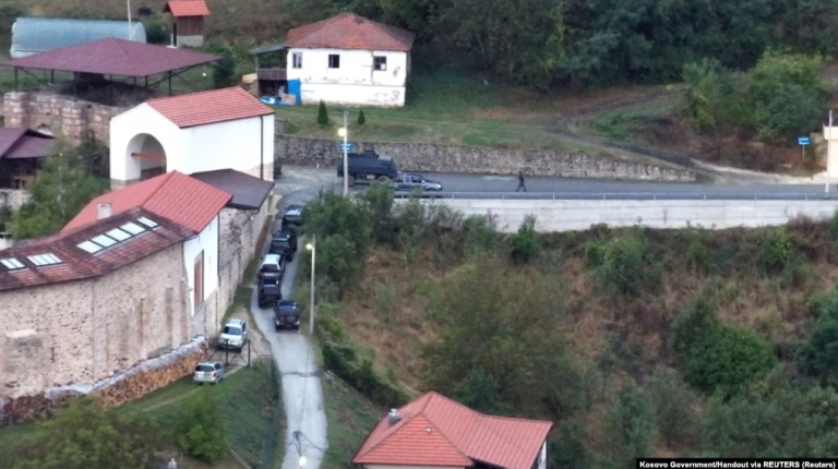 Sulmi në Banjskë, Gjykata lëshon letër rreshtime ndërkombëtare për 42 të akuzuarit që janë në arrati