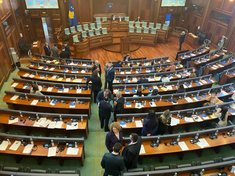 Dështon konstituimi i Kuvendit, ndërpritet seanca