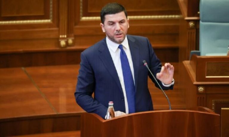 Krasniqi pas ndërprerjes së seancës: VV duhet ta gjejë një kandidat tjetër, Albulena Haxhiu është simbol i dështimeve