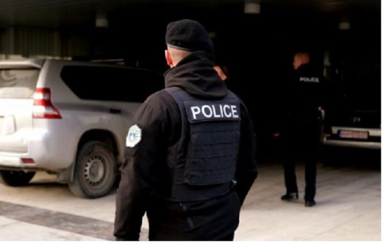 Arrestohet personi që dyshohet se e vrau vëllain e tij, i gjendet arma