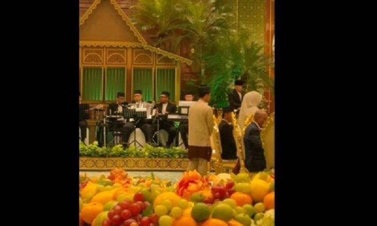 Tingujt e këngës “Mora fjalë” dëgjohen edhe në Brunei, presidentja Osmani publikon pamjet