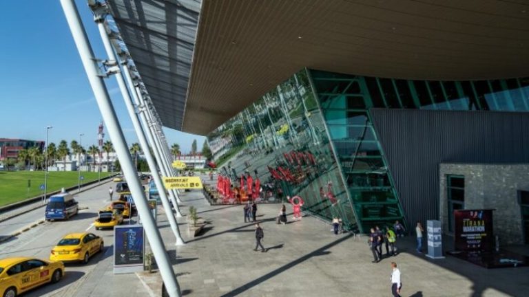 Dalin mesazhet e rusit që kërcënoi Aeroportin në Rinas: Qeveria juaj ta njohë Kosovën si serbe që të mos shpërthejë bomba