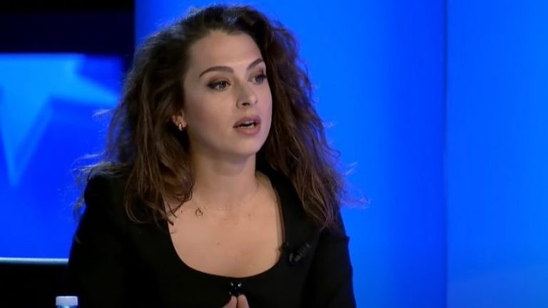 Kica-Xhelili: VV paradite po fyen LDK-në, pasdite po e lut me nderime