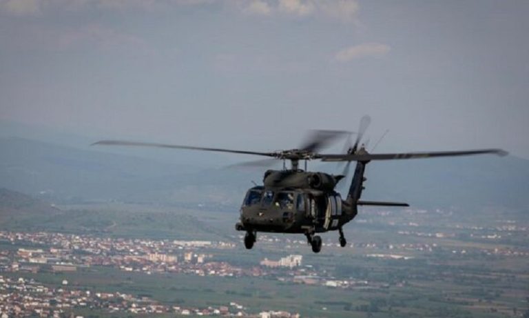 Njësitë ajrore të SHBA-së, Zvicrës e Hungarisë realizojnë fluturime në formacion në gjithë Kosovën