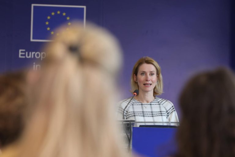 Kallas përsërit mesazhin që ua la liderëve politikë në Kosovë: Ndasitë anash, qeveria të formohet sa më shpejt – Kosova në plan të parë