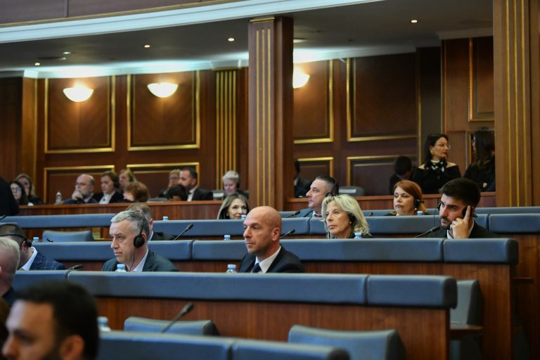 Deputetët e Listës Serbe nënshkruan mbrojtjen e sovranitetit të Kosovës