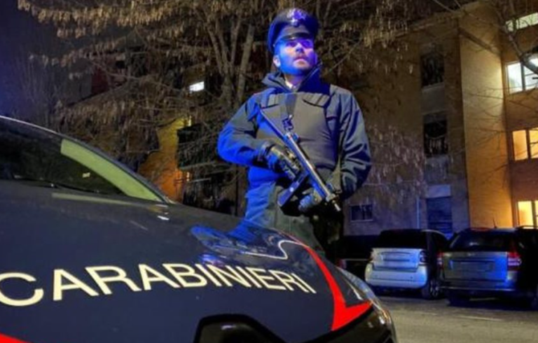 Romë: Shqiptari godet me gërshërë berberin indian pas një debati, arrestohet për tentativë vrasjeje