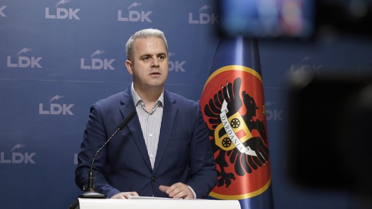 “Kapje klasike e shtetit”, Azemi: Sektori i energjisë është shkatërruar nga mafia energjetike e udhëhequr nga Vetëvendosje