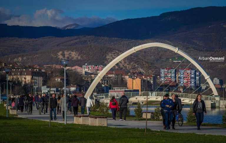 Temperaturat deri në 33 gradë, parashikimi i motit për të mërkurën