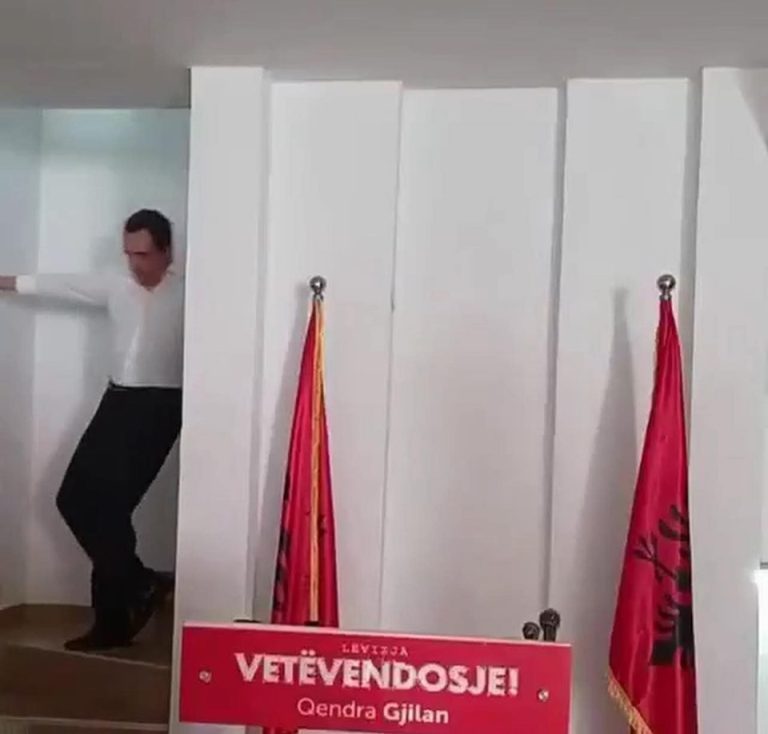 Moment i sikletshëm për Kurtin, për pak sa nuk rrëzohet nga shkallët