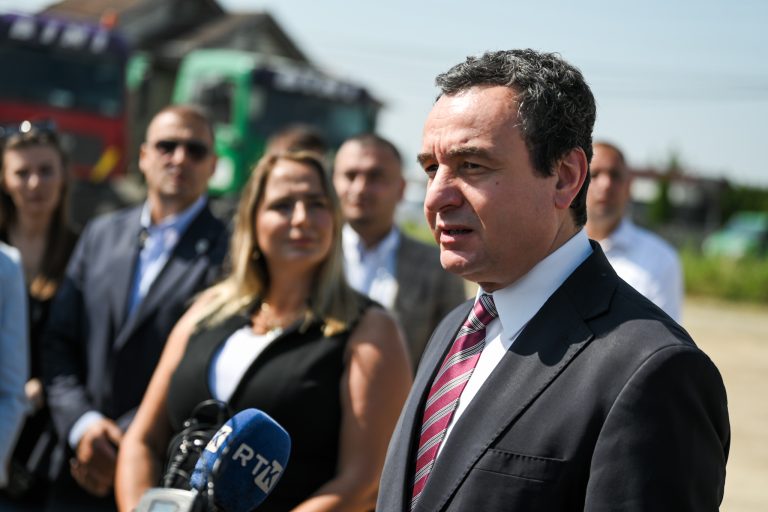 Kurti i krahason me nomadët deputetët që s’po votojnë në Kuvend: Kështu janë, s’dëshirojnë të kenë shtëpi