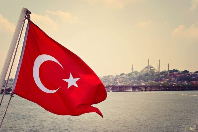 Turqia paralajmëron se sulmi i SHBA-së ndaj Iranit rrezikon përshkallëzim global