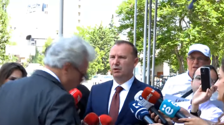 “Hera e parë e mramtë”, Armend Zemaj e Arianit Koci përplasen para Kuvendit