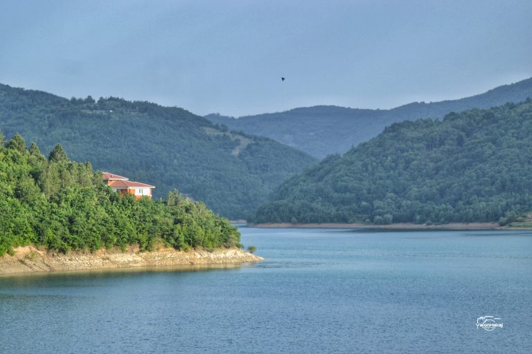 “Ekzistojnë ligje që ndalojnë larjen në liqene akumuluese, me rëndësi të ecë folklori politik për Ujmanin”