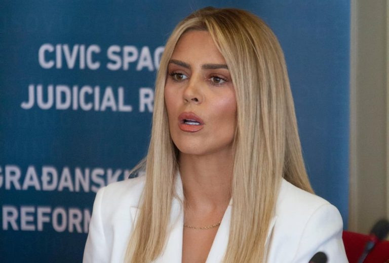 Blerta Deliu ia kthen Albulena Haxhiut: E marr seriozisht vetëm pasi ta “zbardhë” rastin e Astrit Deharit