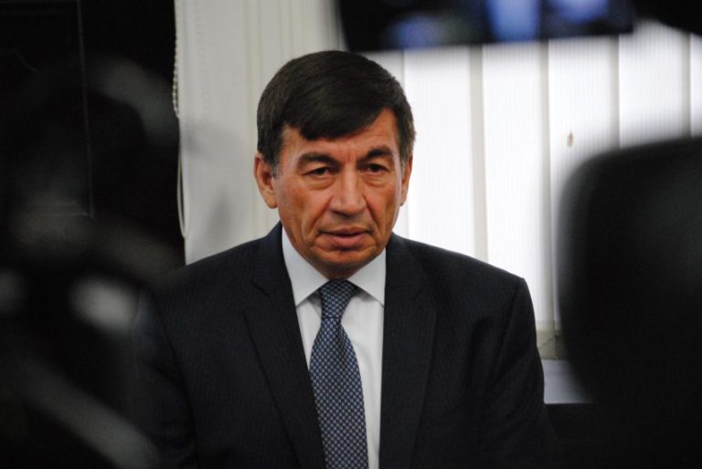 Konstituimi i Kuvendit, Bajrami: Gjykata mund t’ia japë diskrecionin e plotë Presidentes, Kushtetutën s’e kemi shkruar për delikuentë