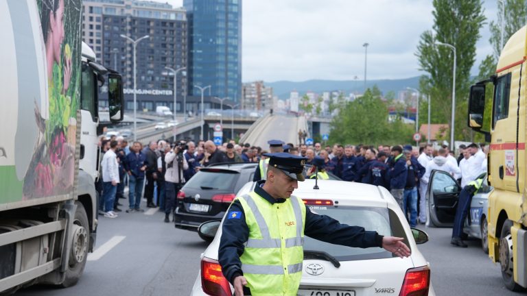 Bizneset paralajmërojnë protesta dhe bllokim të aktiviteteve nëse ZRRE nuk tërhiqet nga vendimi