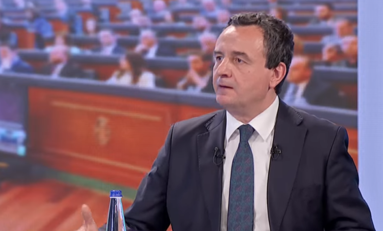 Kurti e quan PDK-në “shoqëri aksionare me papërgjegjësi të pakufizuara”, i përmend diçka edhe “ata që janë në Hagë” e Sami Lushtakun