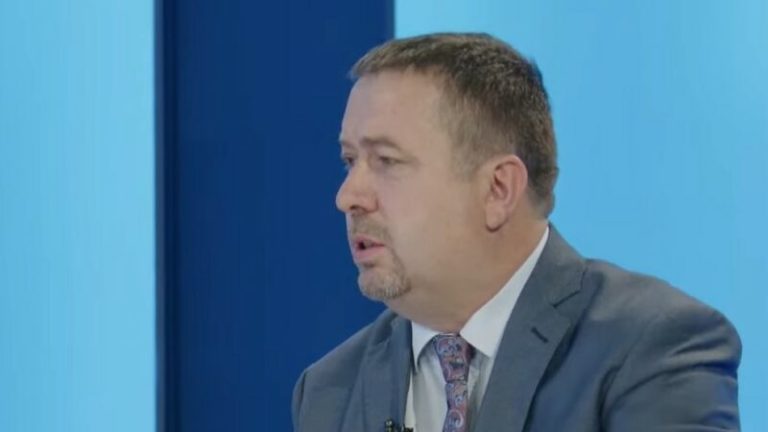 Latifi: Në Kosovë bëhesh deputet pa profesion, pa nivel kulturor e pa bagazh intelektual