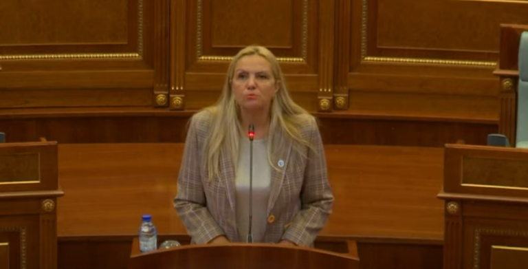 Time Kadrijaj e AAK-së: Zoti e ruajtë këtë popull prej Albin Kurtit