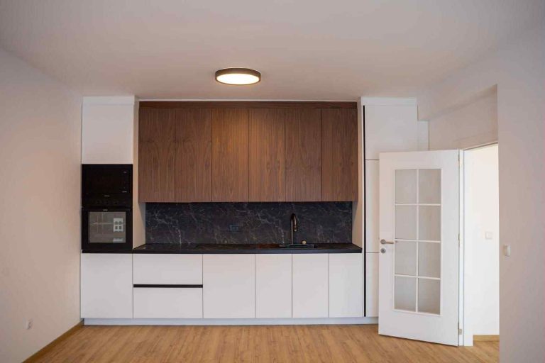 Banesë moderne në shitje në qendër të Mitrovices