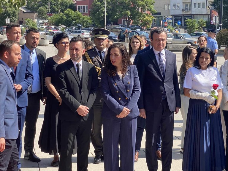 Osmani, Kurti dhe Basha homazhe te Monumenti i Personave të Zhdukur