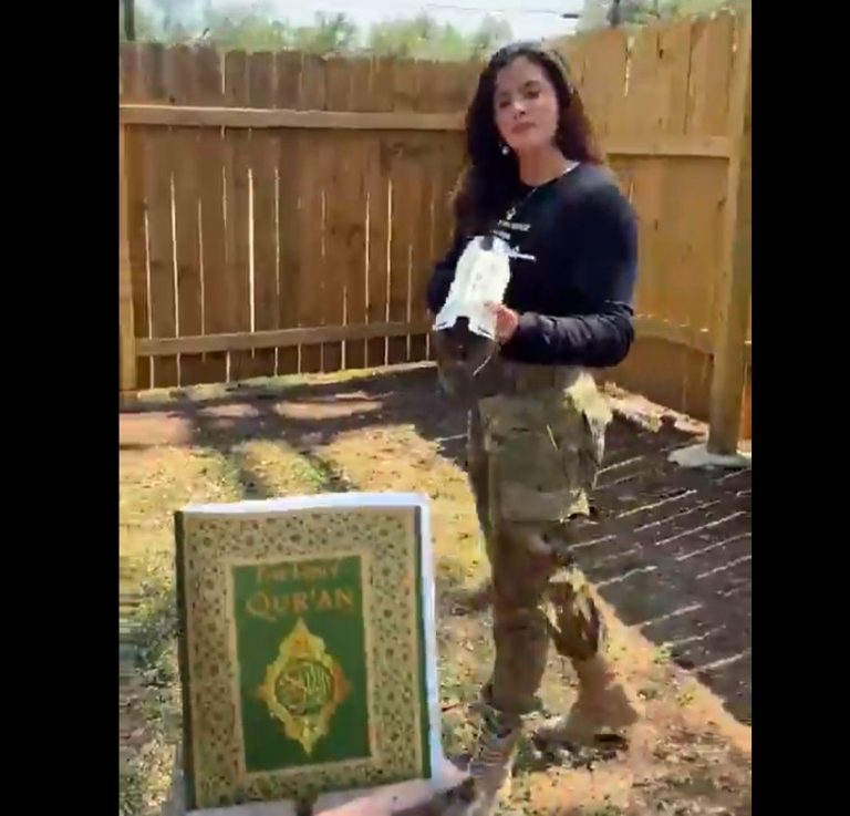 Republikania djeg Kuranin, zotohet t’i japë fund Islamit në Teksas