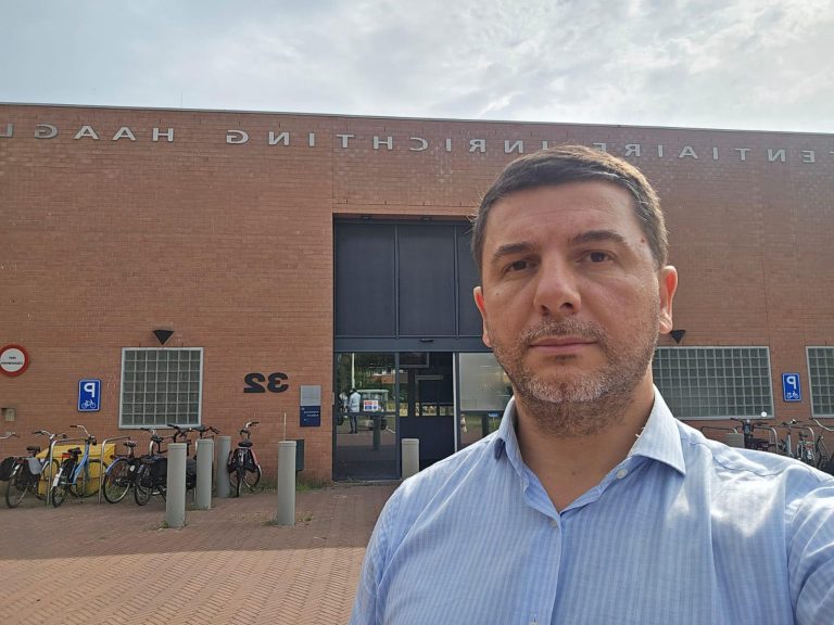 Memli Krasniqi viziton në Hagë Thaçin dhe Veselin: Në çdo fjalë, e ndjeva bindjen e palëkundur se drejtësia për çlirimtarët tanë po afrohet