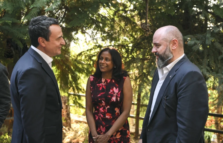 Kurti darkë pune me zyrtarin amerikan: Kosova e gatshme t’i fuqizojë më tej raportet me SHBA-në në fushën e mbrojtjes