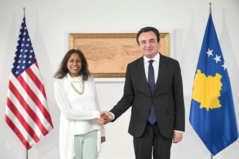 Zyrtarja e lartë amerikane e prerë me Kurtin: Lista Serbe s’bën të përjashtohet nga zgjedhjet
