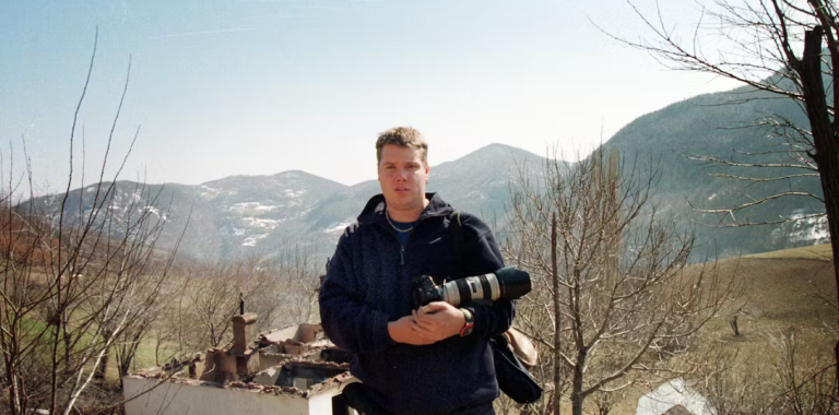 Fotoreporteri danez i gatshëm të dëshmojë për krimet e luftës në Kosovë