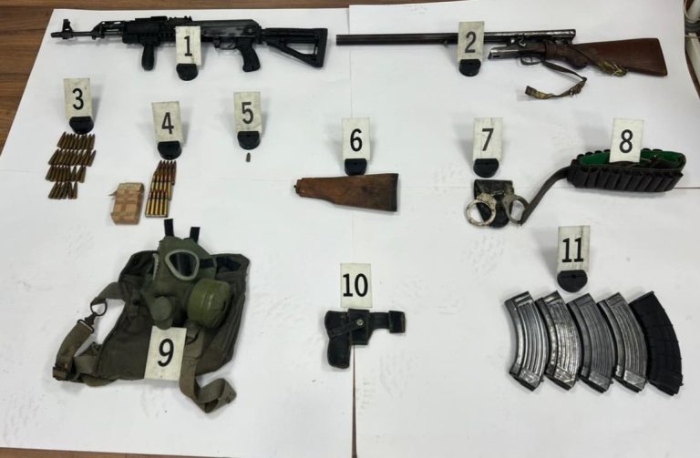 Policia gjen armë, municion dhe pajisje të tjera ilegale në Mitrovicën e Veriut