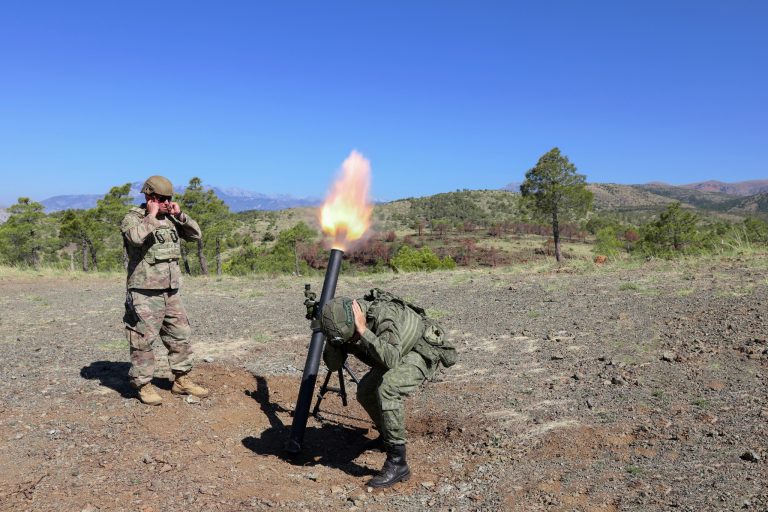 FSK-ja stërvitje në Shqipëri për gjuajtje taktike me mortajë