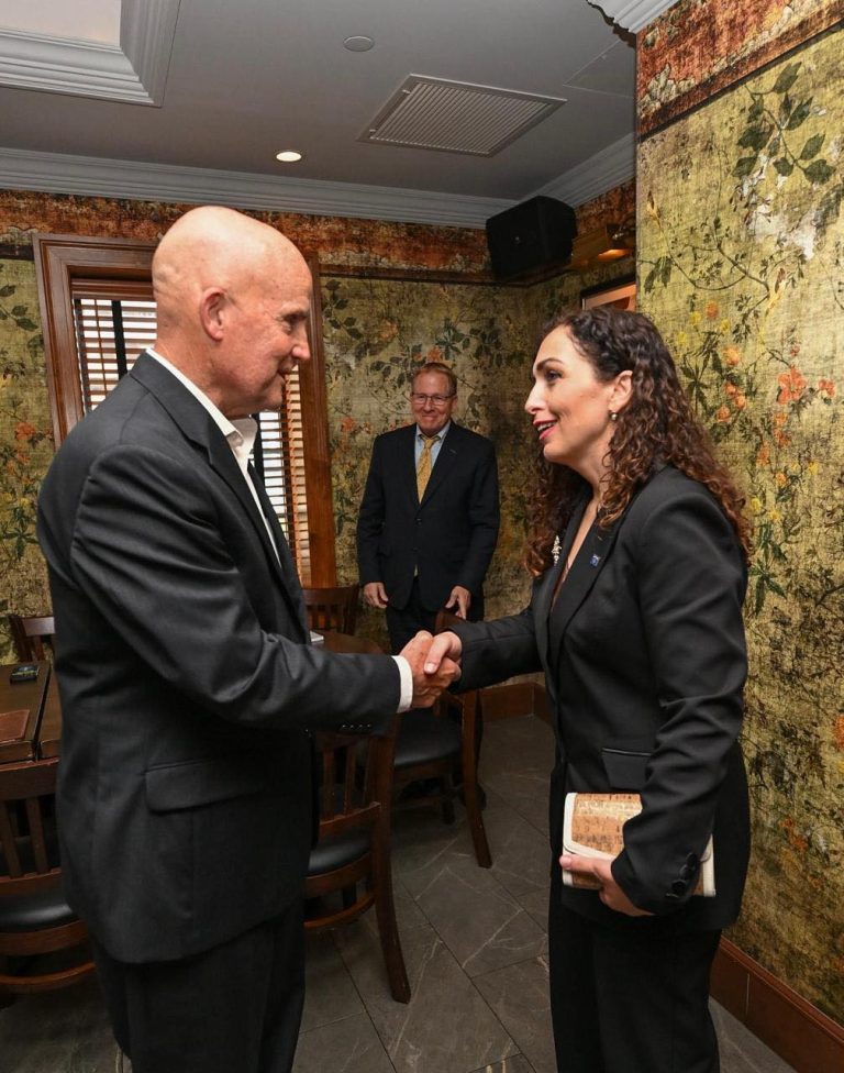 Kongresmeni republikan del me postim pas një diskutimi me Osmanin në New York, thotë se presidentja e Kosovës u takua edhe me Trumpin