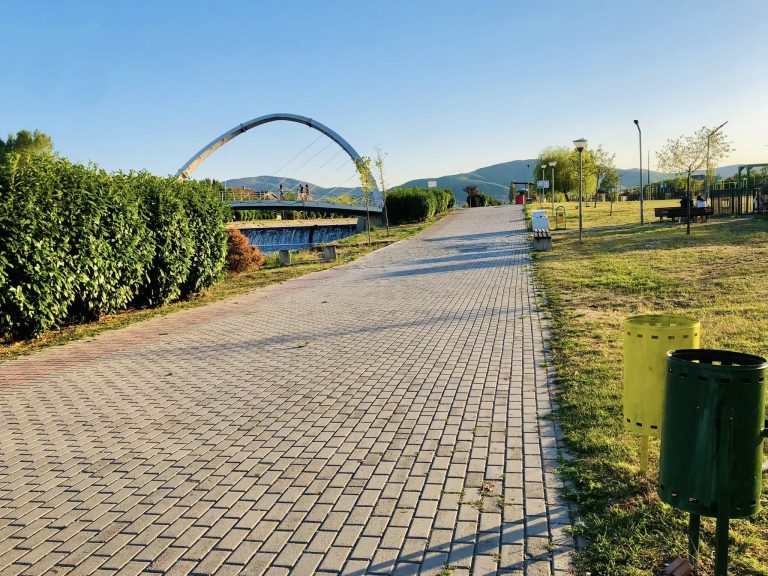 Sot mot i ndryshueshëm: Diell, vranësira dhe reshje shiu