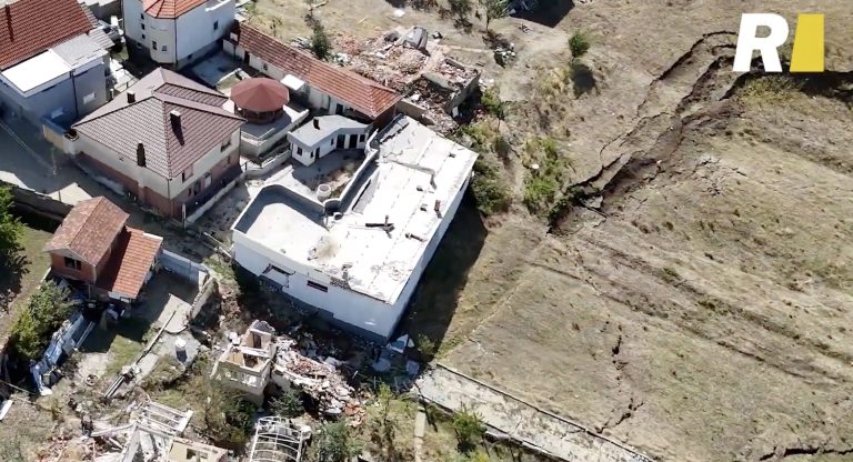 “Le të vijë Albin Kurti e t’na sheh” – pamje post-apokaliptike në Bair të Mitrovicës, dy vjet pas vërshimeve