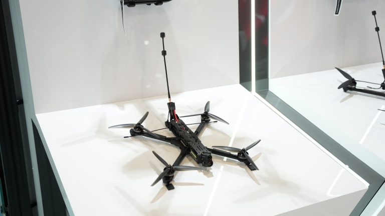 FSK pajiset me dronë kamikazë “SkyDagger 15” të prodhimit turk