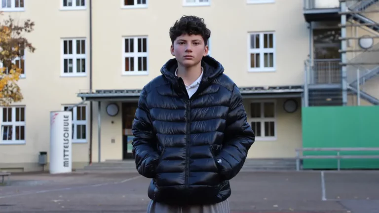 14-vjeçari nga Kosova hero në Gjermani, shpëtoi shokun, arriti t’ia merrte çekiçin sulmuesit e ta rrëzonte