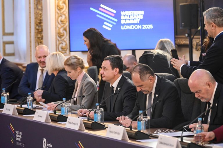 Kurti nga Londra: Radoiçiqi e ka pranuar përgjegjësinë, por fqinji ynë armiqësor s’po e ndëshkon