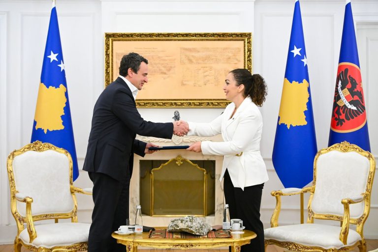 Jakaj nga IKD: Kushtetuesja mund ta pezullojë dekretin e presidentes Osmani për mandatarin për formimin e Qeverisë së re