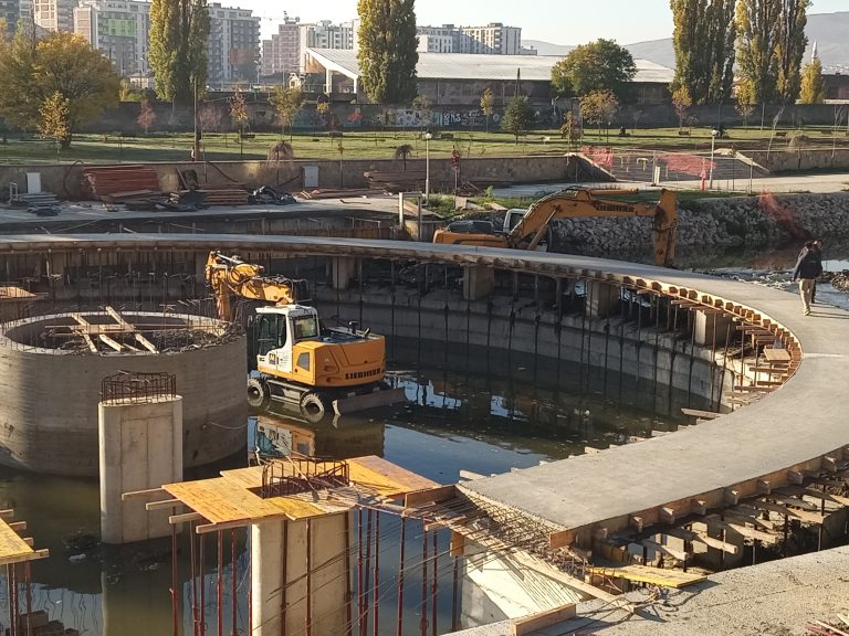 “Vërshimi” në punishten e urës së Ibrit, Policia: S’ka elemente për vepër penale