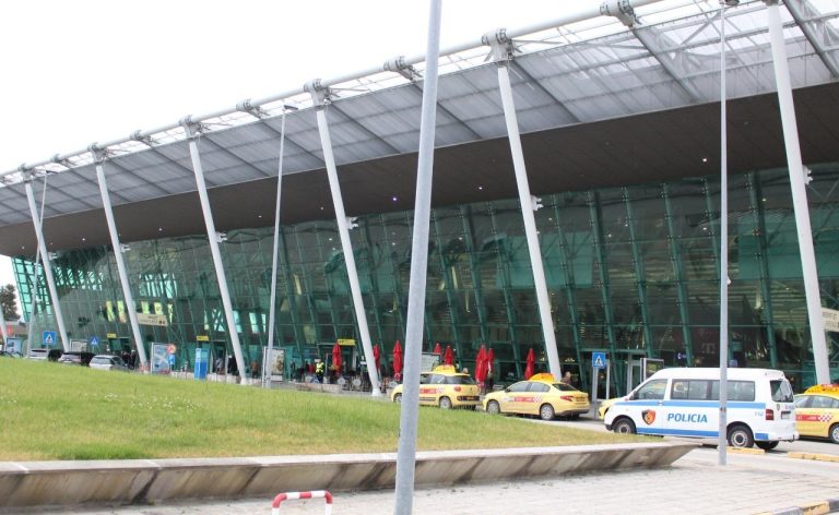 Atentat pranë aeroportit shqiptar, dyshohet për 2 të vrarë